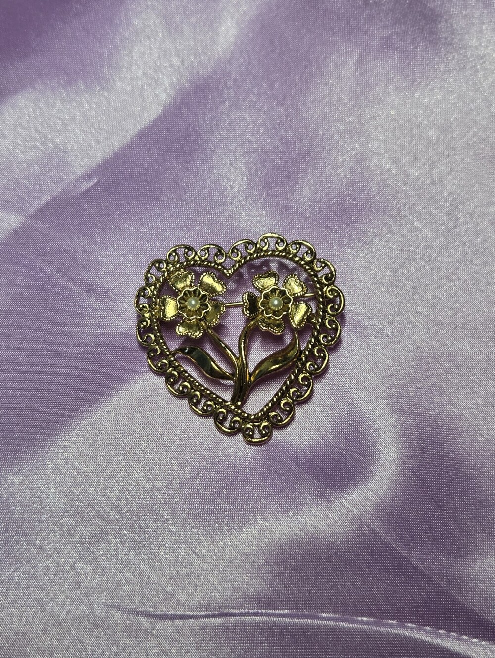 Vintage Avon Gold Tone Antiqued Heart Pin